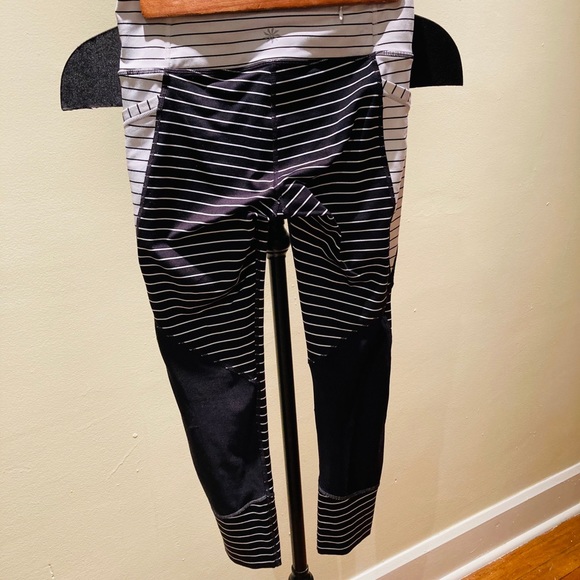 Athleta Striped Relay Capri with Pockets - Picture 10 of 10
